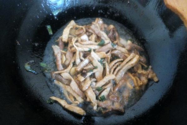 黄瓜丝炒肉的做法图解3