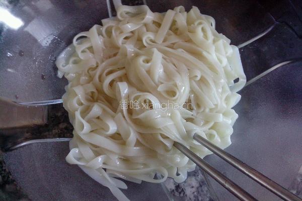 家常炒河粉的做法图解3