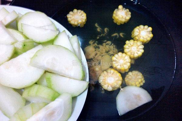鲜味玉米节瓜汤的做法图解4