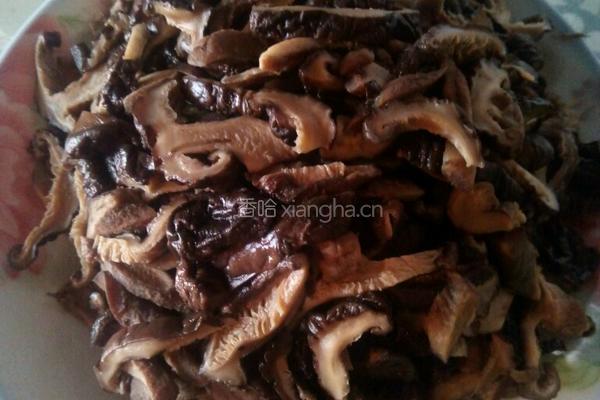 香菇 蒜苔 炒肉的做法图解2