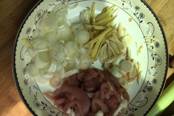 杏鲍菇炒肉的做法图解3