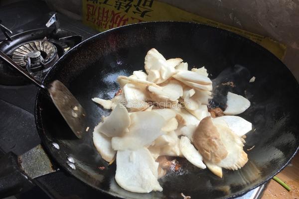 杏鲍菇炒肉的做法图解5