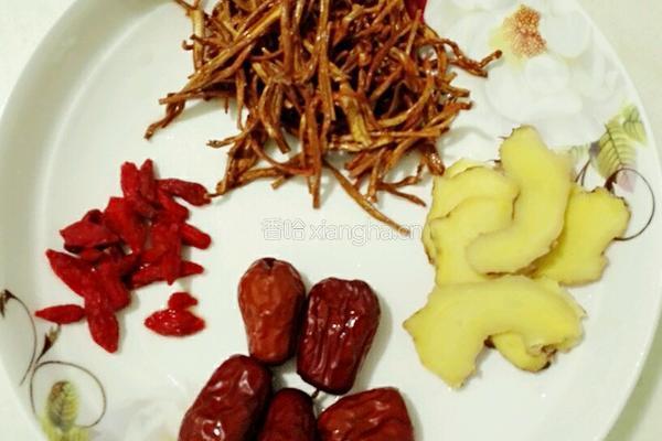 虫草花竹笋炖鸡汤的做法图解2