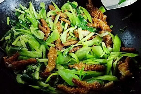 青椒炒凤爪的做法图解8