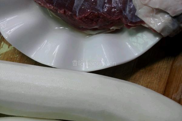 牛腩焖萝卜的做法图解1
