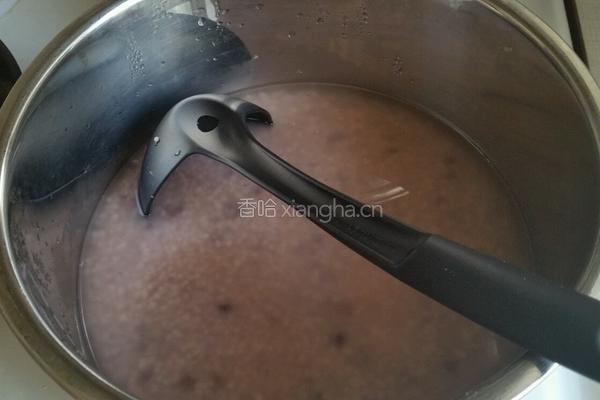 小米海参青菜粥的做法图解2