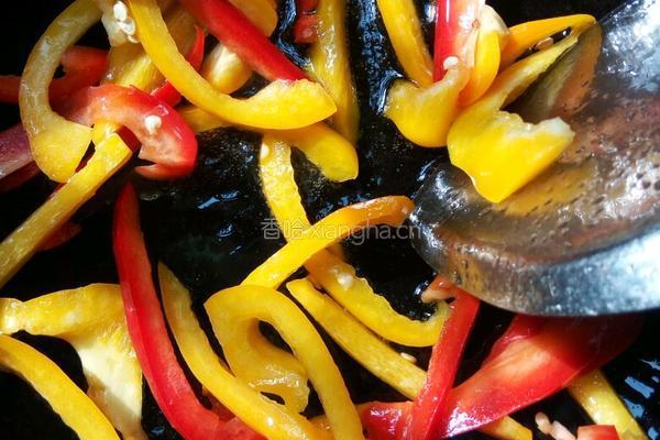 西芹彩椒炒豆腐干的做法图解3