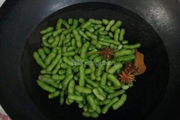 凉拌毛豆的做法图解1