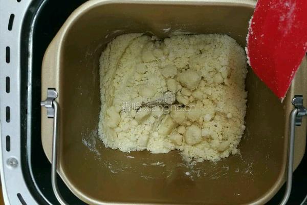 马苏里拉奶酪麻薯面包的做法图解2