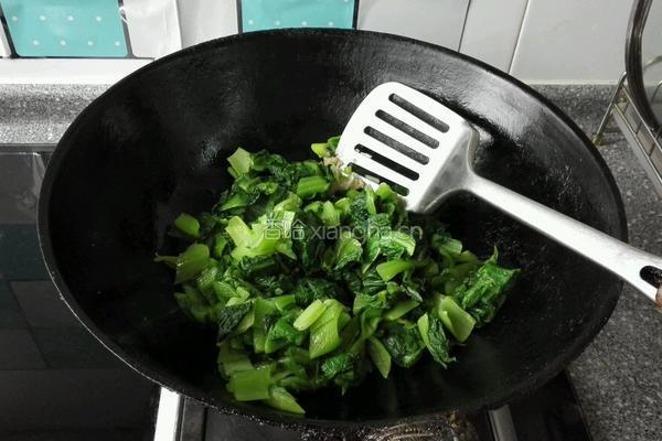木耳炒小白菜的做法图解3