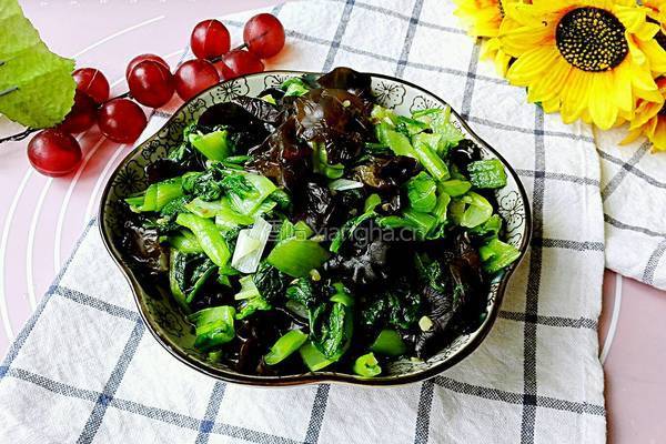 木耳炒小白菜的做法图解6