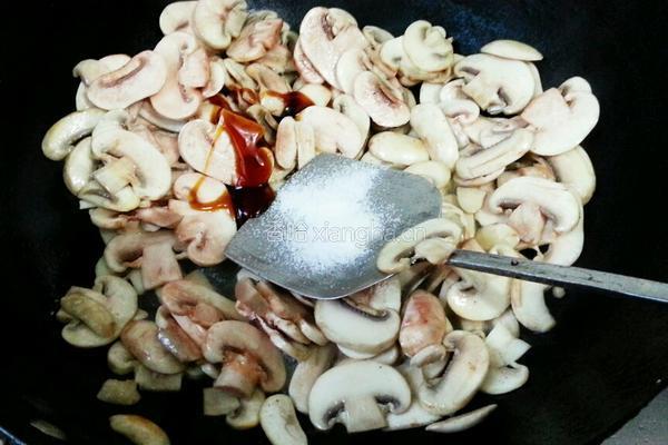 蘑菇炒芹菜的做法图解4