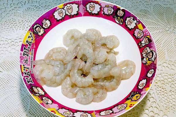 蝦仁彩蔬拌飯的做法图解1