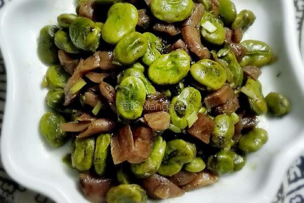 葱油萝卜干焖蚕豆壳的做法图解9