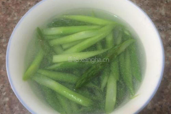 蒜泥拌芦笋的做法图解5