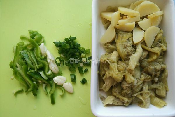 土豆烩茄子的做法图解1