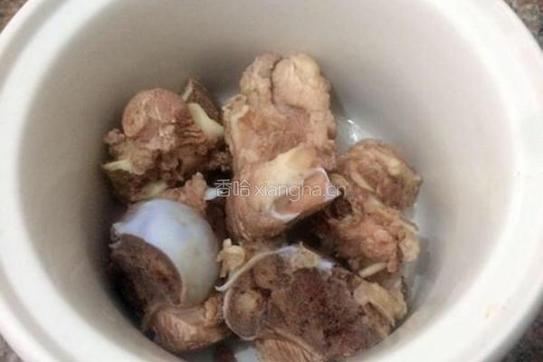 筒骨茶树菇汤的做法图解6
