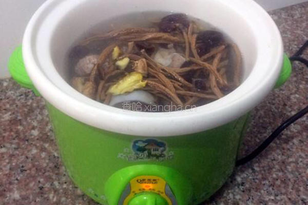 筒骨茶树菇汤的做法图解8