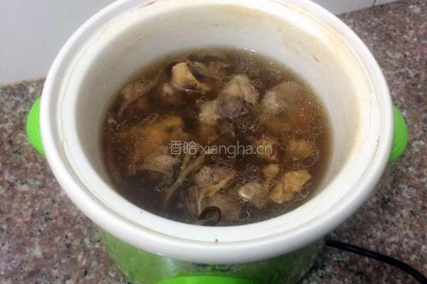 筒骨茶树菇汤的做法图解10