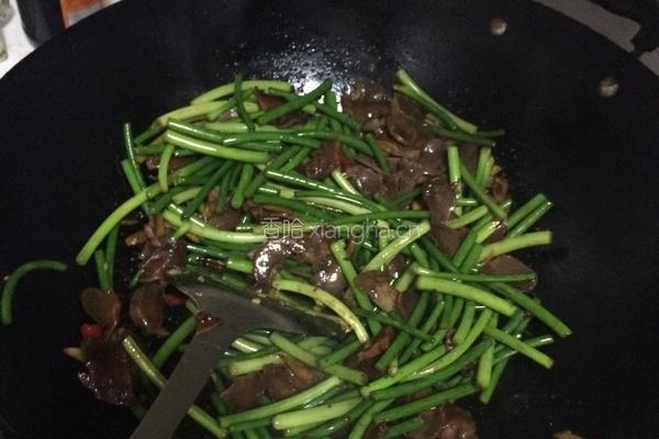 鸭胗炒蒜苗的做法图解8