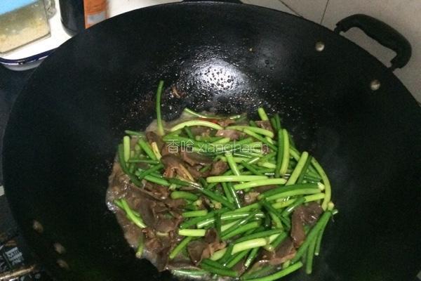 鸭胗炒蒜苗的做法图解9