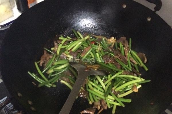 鸭胗炒蒜苗的做法图解10