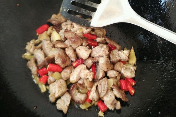 辣椒版蒜台炒肉的做法图解3