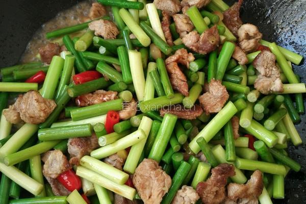 辣椒版蒜台炒肉的做法图解4