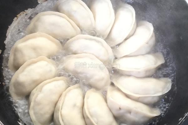 韭菜鸡蛋水煎饺的做法图解18