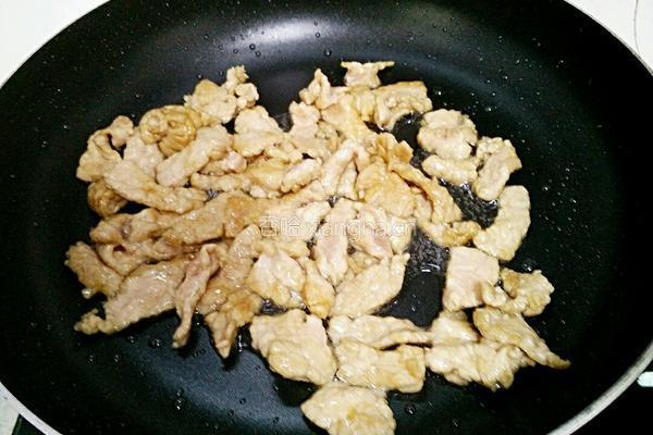 青椒木耳炒肉的做法图解4
