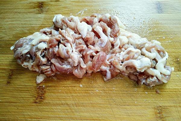 蒜苔炒鸭片的做法图解3