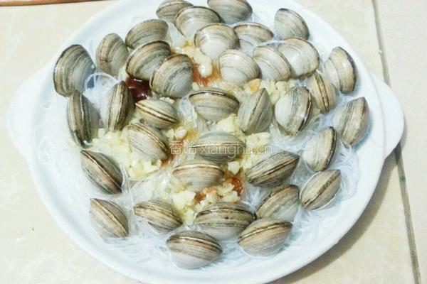 蒜蓉粉丝蒸蛤蜊的做法图解6