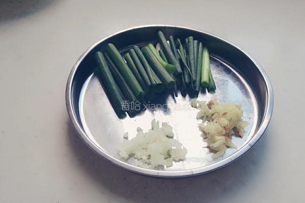 豌豆片炒腊肉的做法图解2