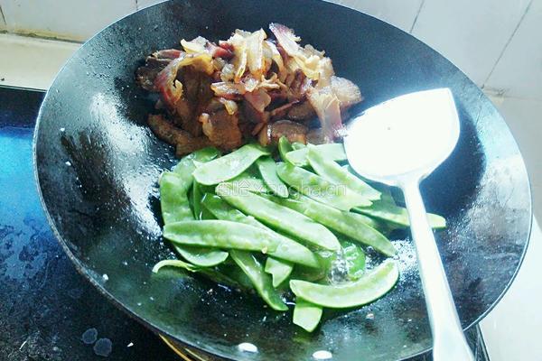 豌豆片炒腊肉的做法图解5
