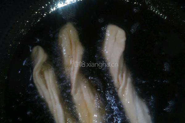 油条的做法图解3