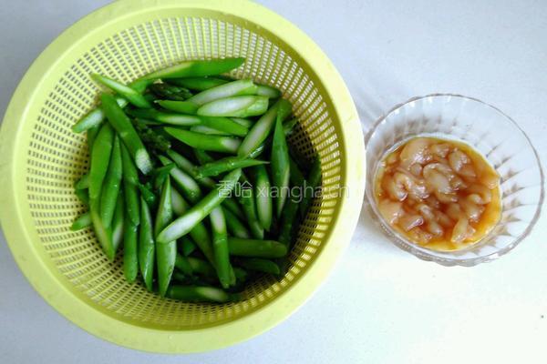 芦笋炒鸡丝的做法图解2
