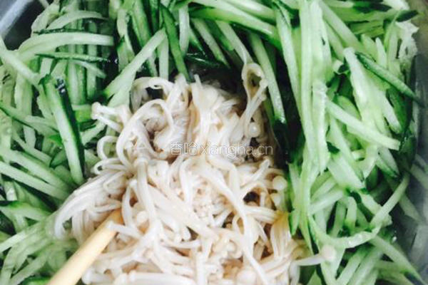 凉拌金针菇的做法图解7