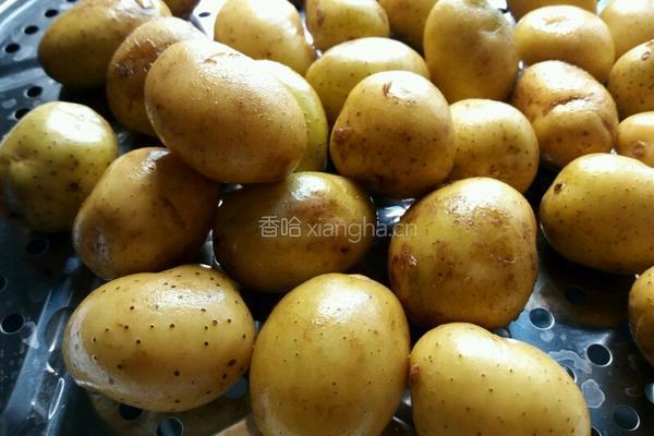 甜辣酱小土豆的做法图解2