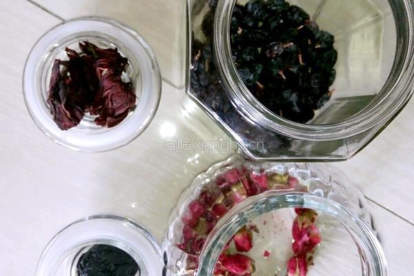 洛神蓝梅茶果的做法图解1
