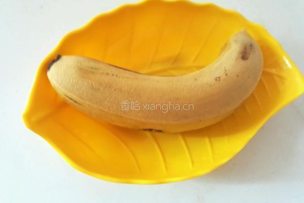 炸香蕉片的做法图解1