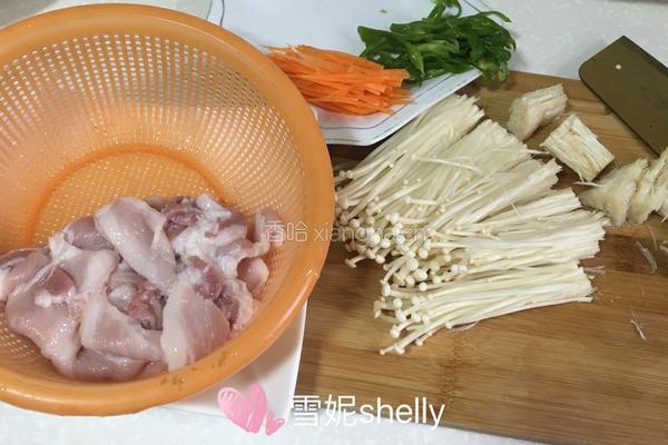 五花肉金针卷的做法图解2