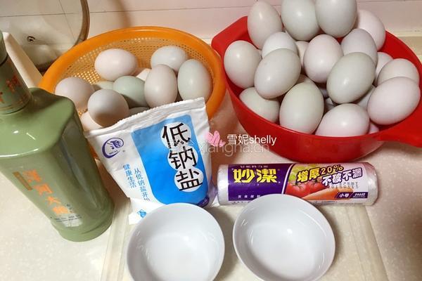 流油咸鸭蛋的做法图解2