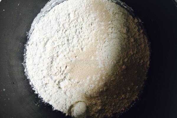 韭菜粉丝饼的做法图解1