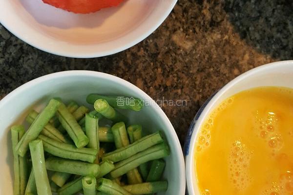 西红柿鸡蛋豆角的做法图解1