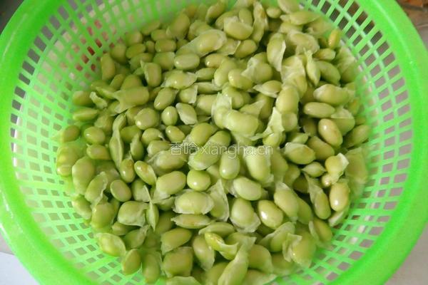 毛豆米烧肉的做法图解1