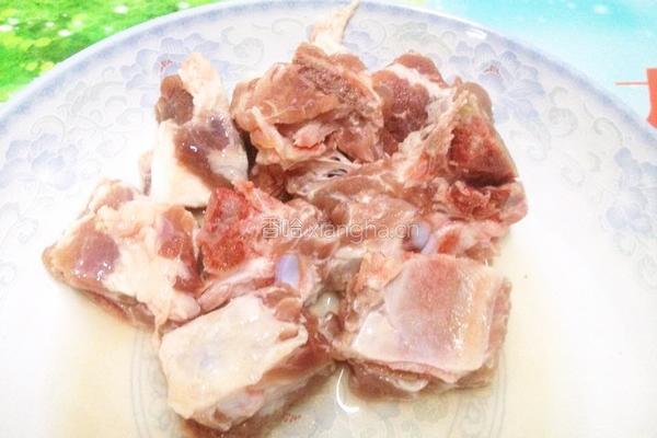 西洋参灵芝排骨汤的做法图解1