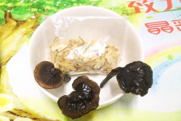 西洋参灵芝排骨汤的做法图解2