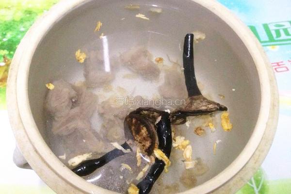 西洋参灵芝排骨汤的做法图解5