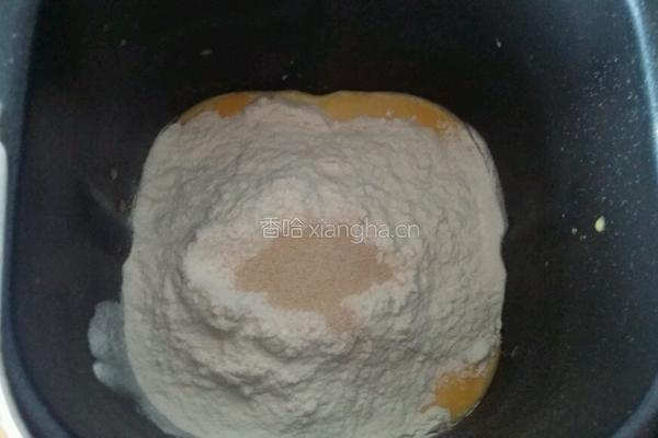 奶油蘑菇烤鸡奶酪披萨的做法图解3