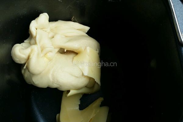 奶油蘑菇烤鸡奶酪披萨的做法图解4